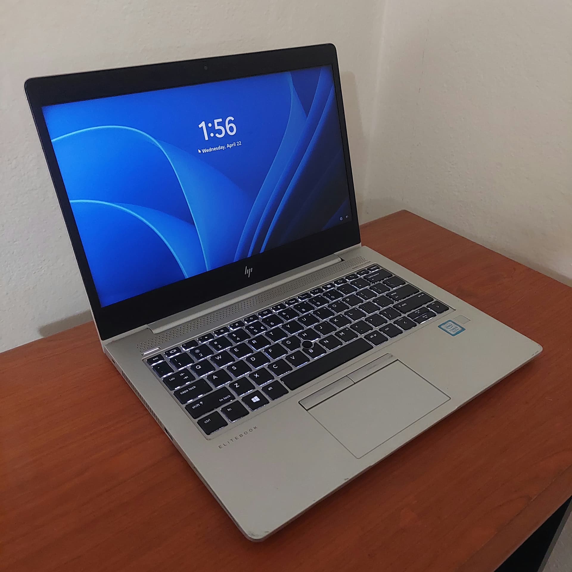 HP EliteBook 830 G6 | 14" FHD (1920x1080) | Core i5 8250U | 8GB | 256 SSD | Placa Gráfica Intel HD Ultra