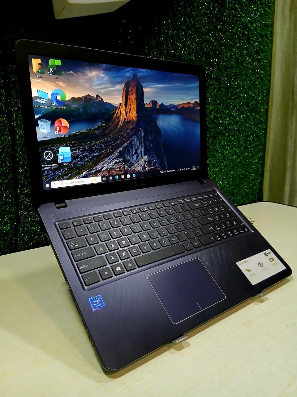 Asus VivoBook X543NA-GQ342T | 15" HD (1336x768) | Celeron N4020@1.10GHz | 4GB | 1024 HDD | Placa Gráfica Intel